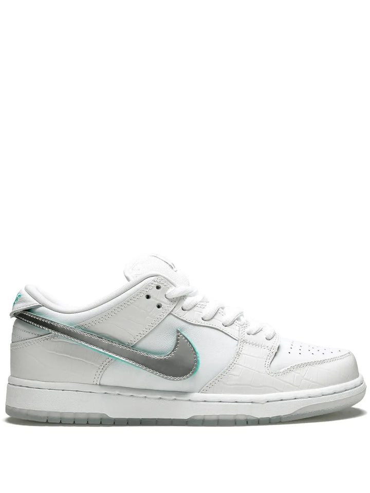 X Diamond Supply Co. Sb Dunk Low Pro Og Qs White Sneakers