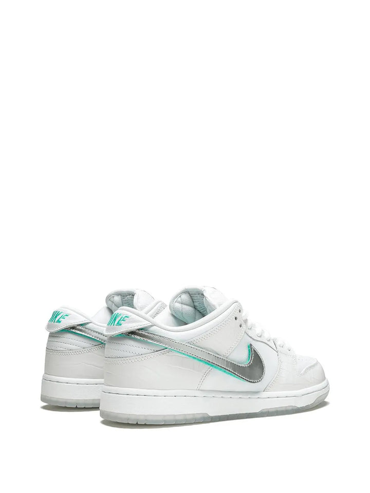 X Diamond Supply Co. Sb Dunk Low Pro Og Qs White Sneakers