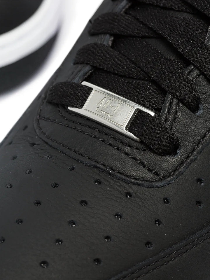 X Supreme X Comme Des Gar ns Air Force 1 Low Sneakers