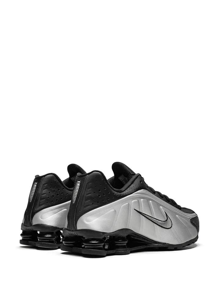 Shox R4 Sneakers