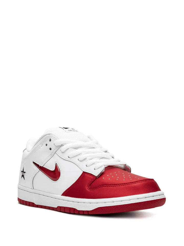 X Supreme Sb Dunk Low Jewel Swoosh Red/White Sneakers