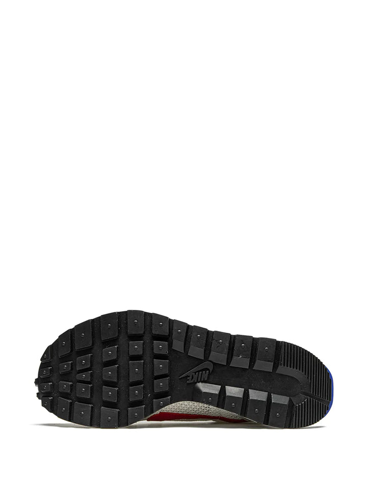 X Sacai Vaporwaffle Sport Fuchsia Sneakers