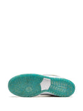 X Sean Cliver Sb Dunk Low Holiday Special Sneakers