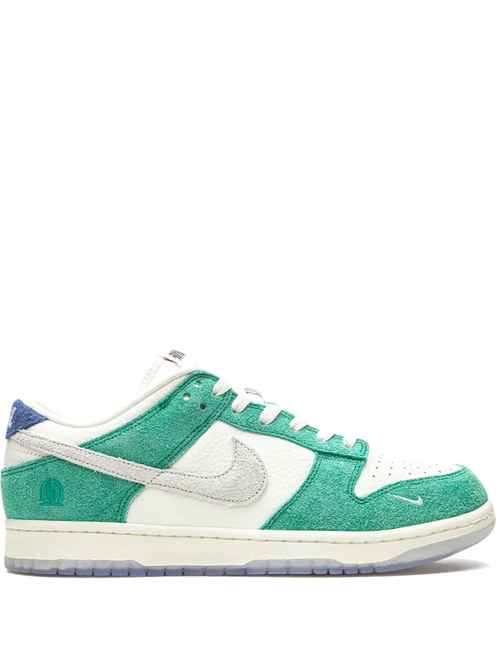 X Kasina Dunk Low Road Sign Sneakers