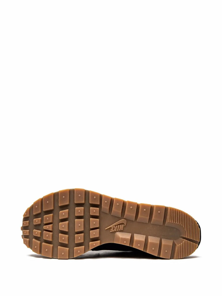 X Sacai Vaporwaffle Off Noir Sneakers