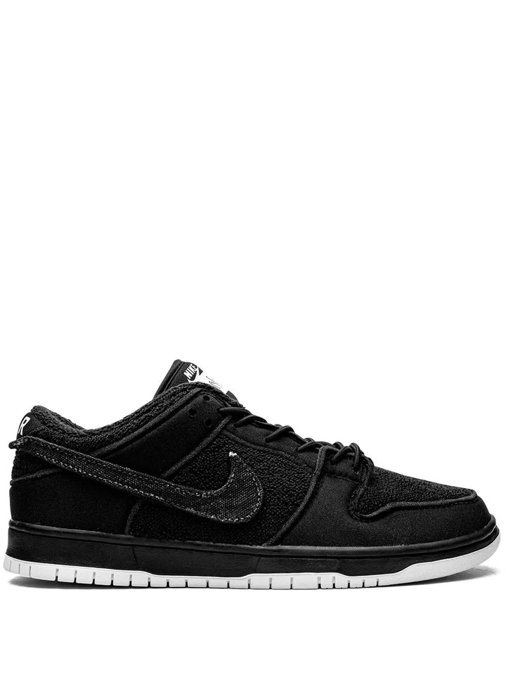 X Gnarhunters Sb Dunk Low Sneakers