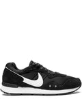 Venture Runner Low-Top Sneakers