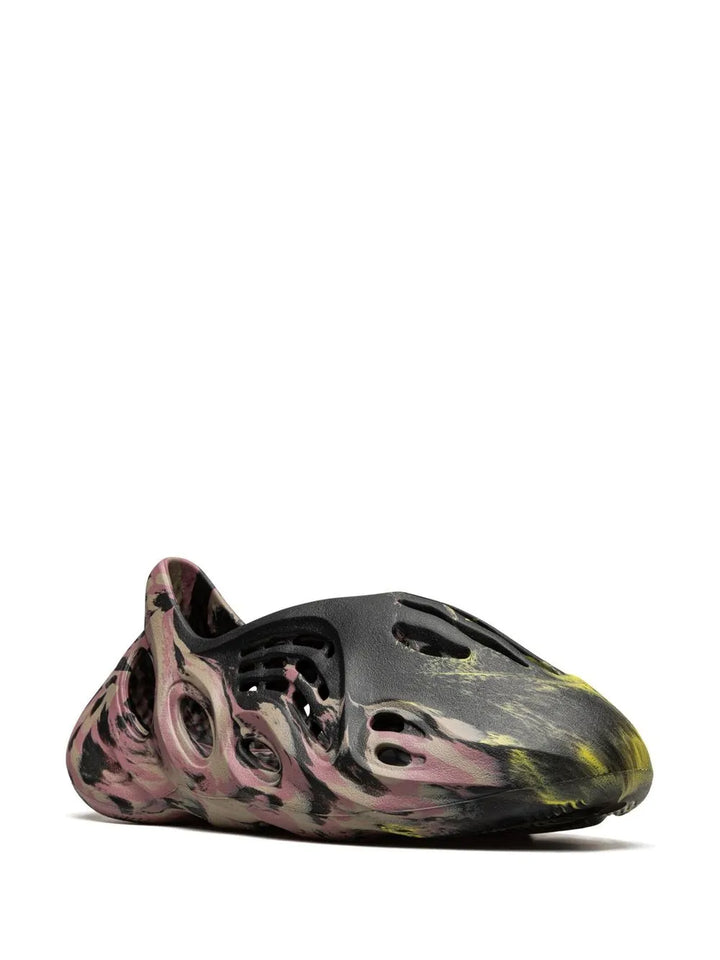 Yeezy Foam Runner Mx Carbon Sneakers