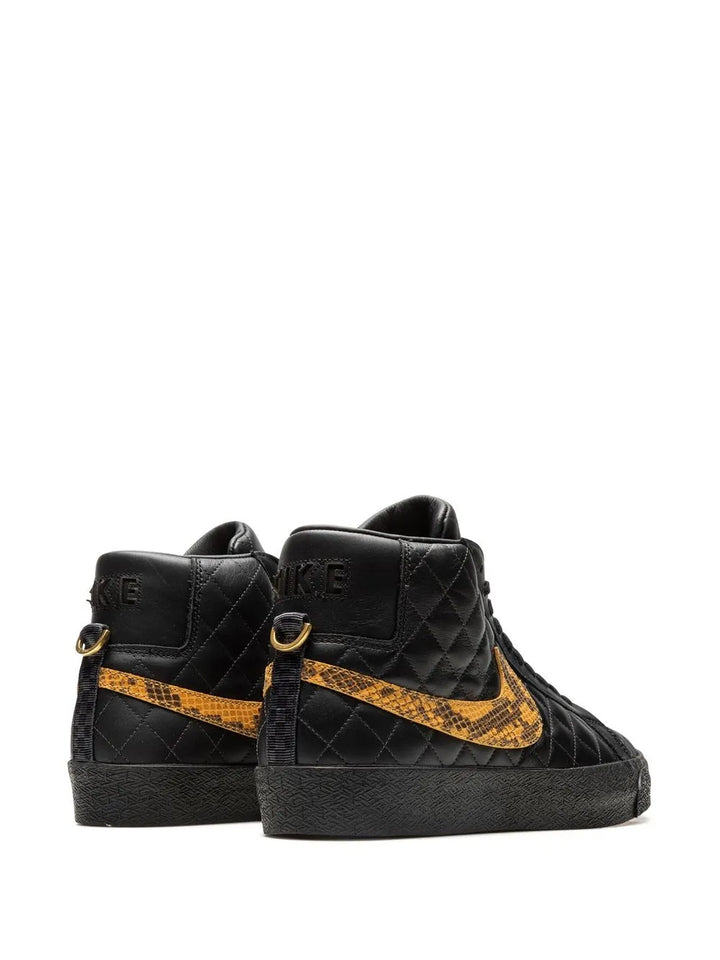 X Supreme Sb Blazer Black Sneakers