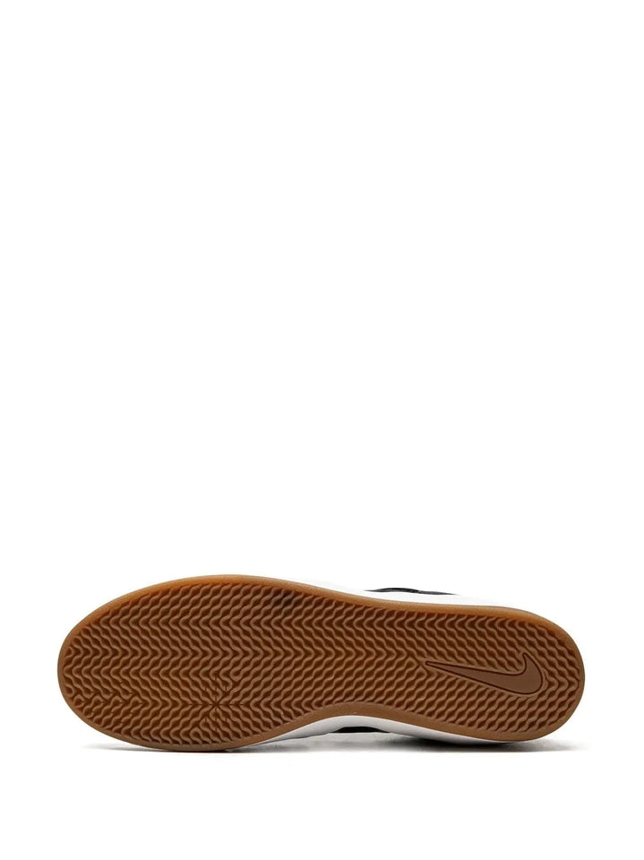 Sb Ishod Wair Black/White Sneakers