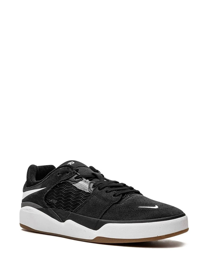 Sb Ishod Wair Black/White Sneakers