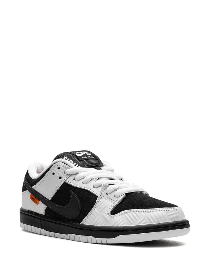 X Tightbooth Sb Dunk Low Sneakers