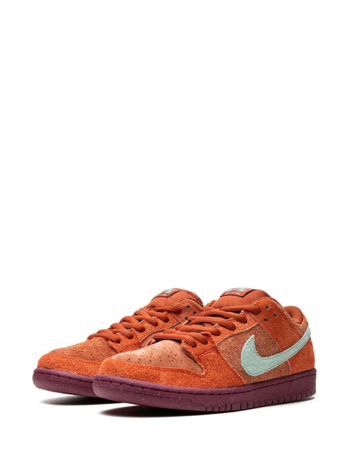 Sb Dunk Low Pro Prm Mystic Red Sneakers