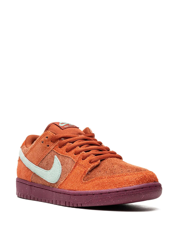 Sb Dunk Low Pro Prm Mystic Red Sneakers