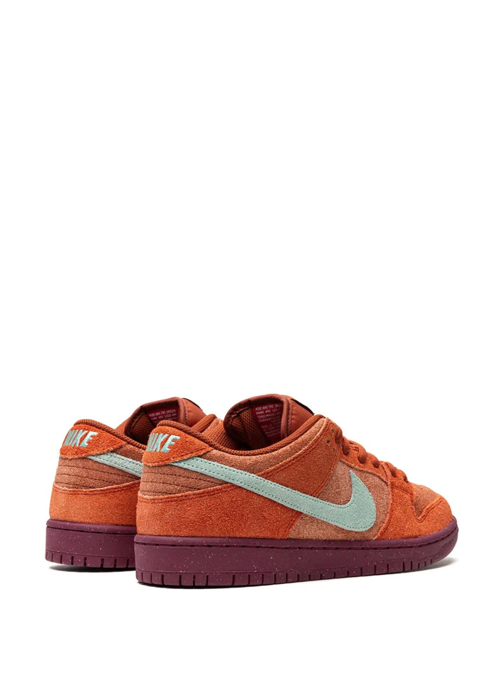Sb Dunk Low Pro Prm Mystic Red Sneakers