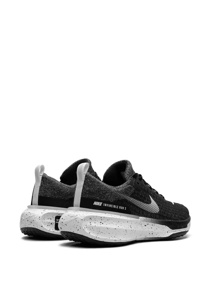 Zoomx Invincible Run Flyknit 3 Oreo Sneakers