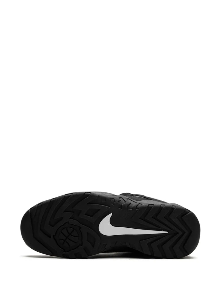 X Supreme Sb Darwin Low Black Sneakers