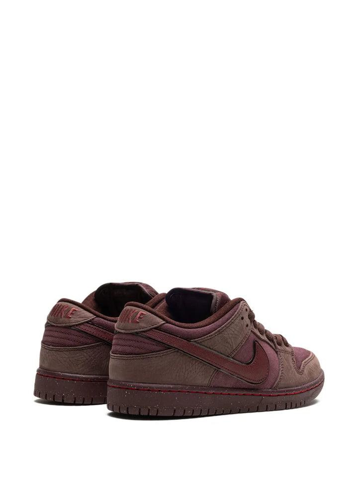 Sb Dunk Low City Of Love Sneakers