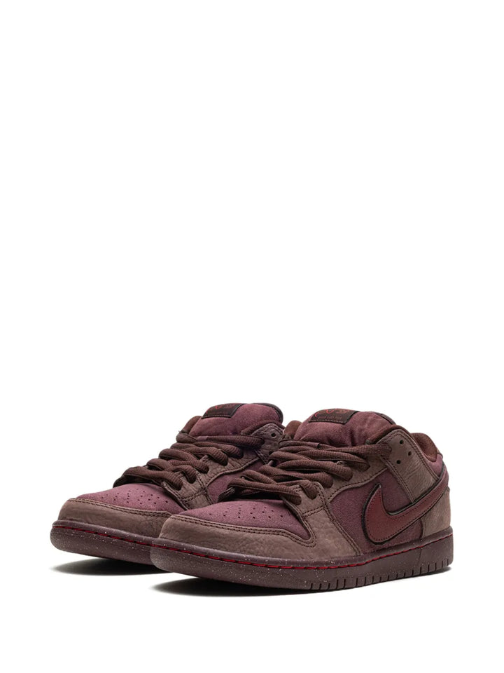 Sb Dunk Low City Of Love Sneakers