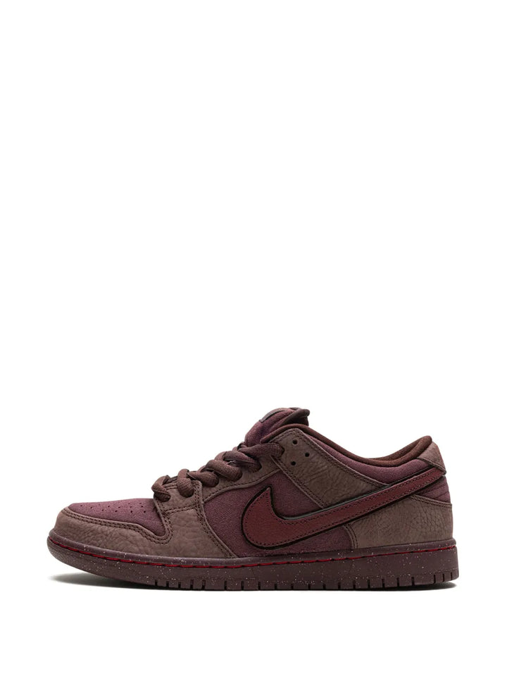 Sb Dunk Low City Of Love Sneakers