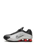 Shox R4 Sneakers