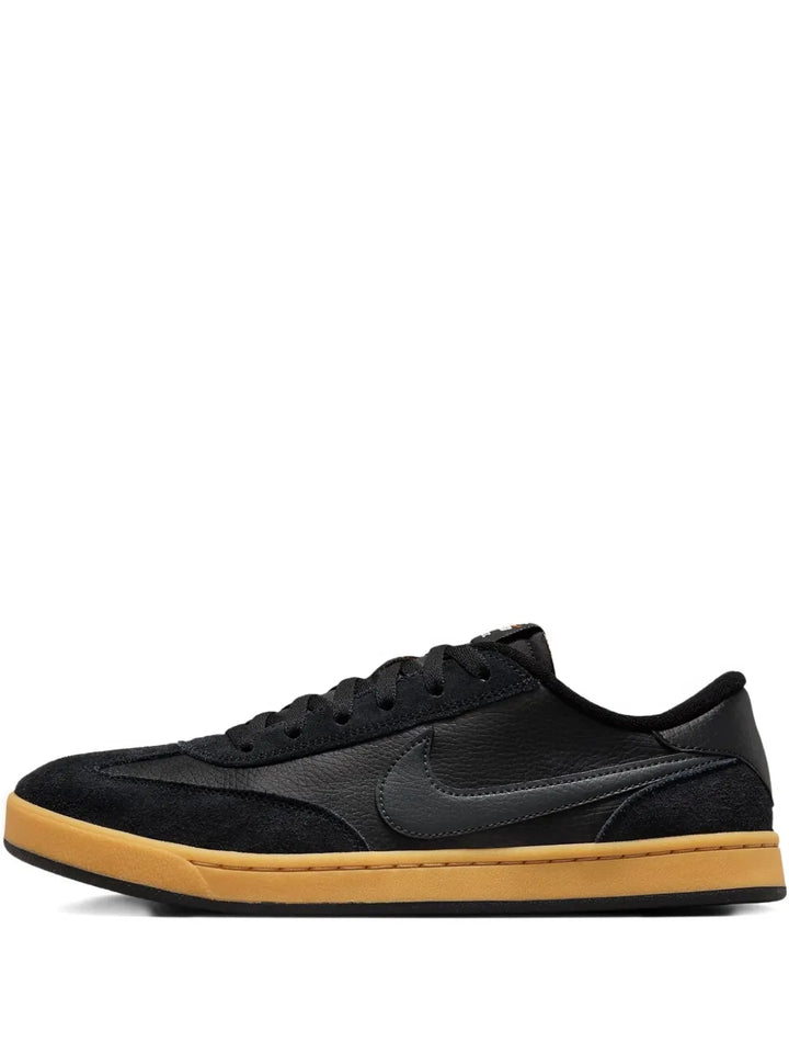Sb Fc Classic Sneakers