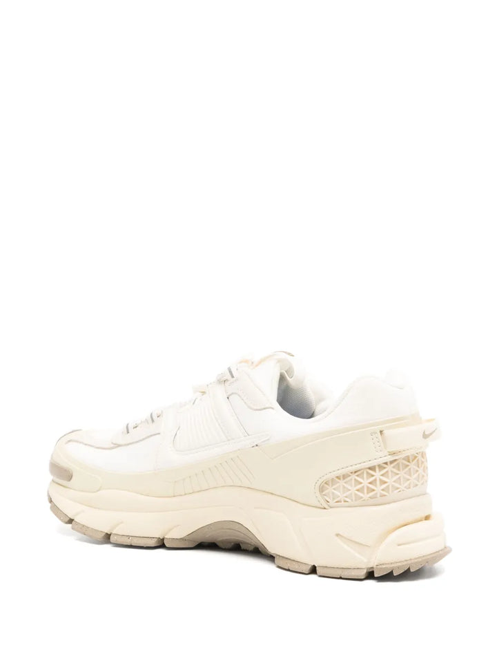 Vomero Roam Sneakers