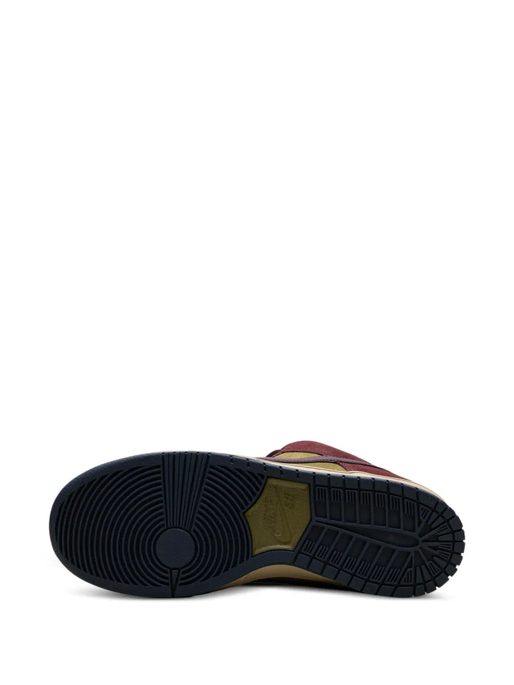 Sb Dunk Low Burgundy Crush/Olive Flak Sneakers
