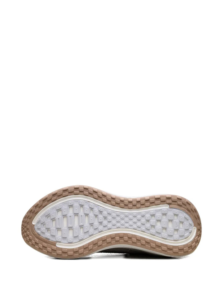 Vomero Plus Sneakers