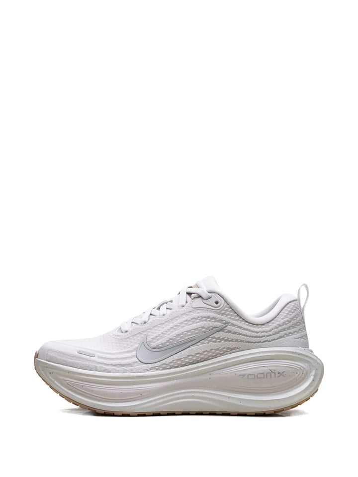 Vomero Plus Sneakers
